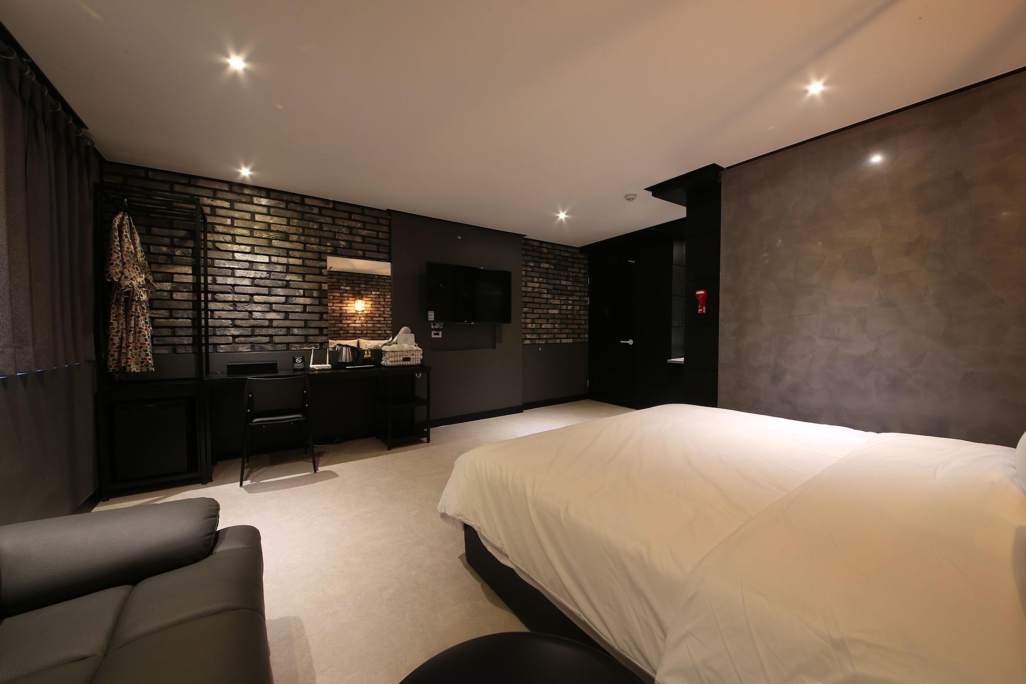 Almond Hotel Gupo Station Busan Exterior photo
